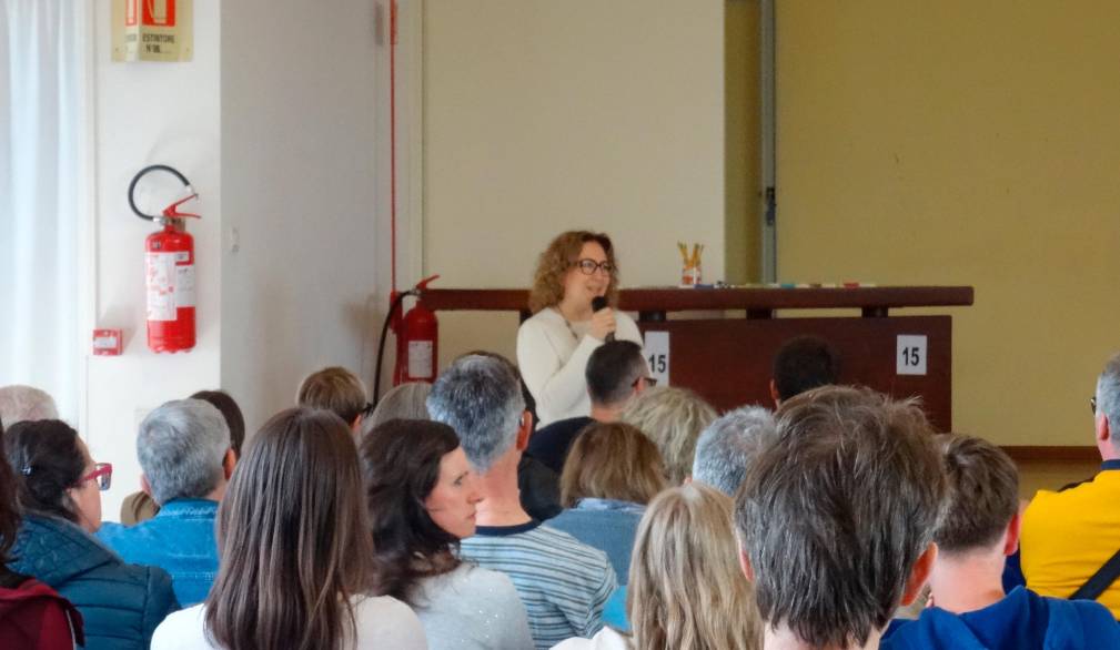 Paese: partecipata assemblea parrocchiale sul mondo giovanile, dopo episodi recenti