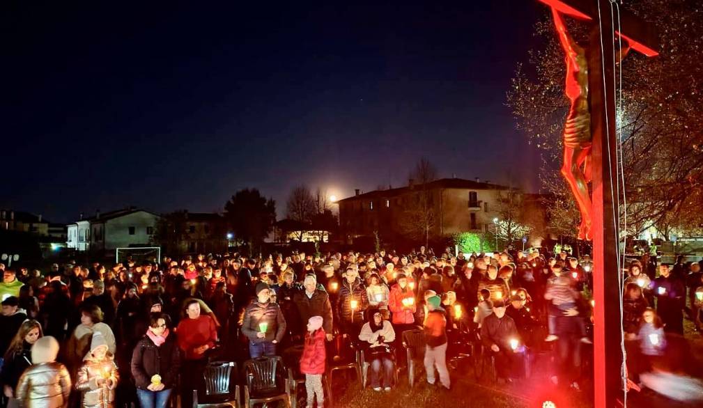 Collaborazione villorbese, comunità unite nella partecipata Via crucis