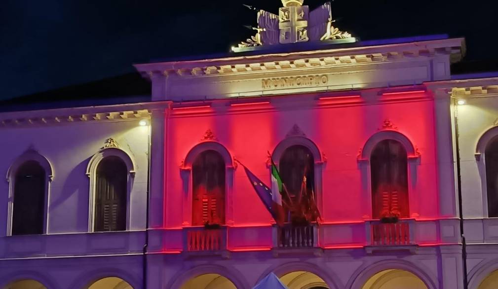 Il 14 giugno Giornata del donatore, edifici pubblici colorati di rosso
