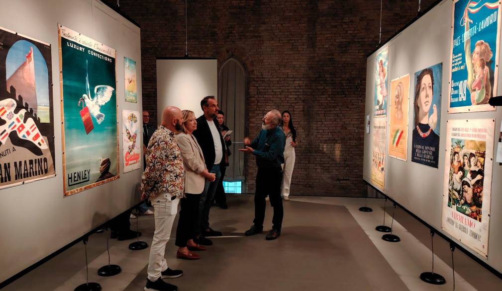 I curatori della mostra, Pasqualin e Calò, con il sindaco di Treviso, Conte