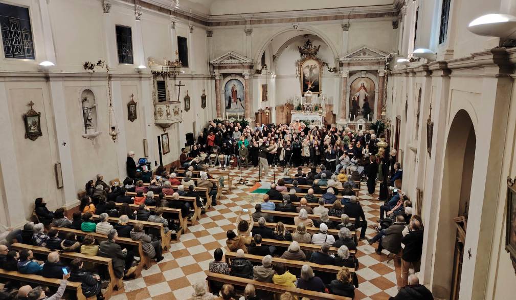 Il concerto tenuto nella chiesa di Sant’Angelo a Treviso. Nell’oratorio della parrocchia, il coro prova ogni mercoledì