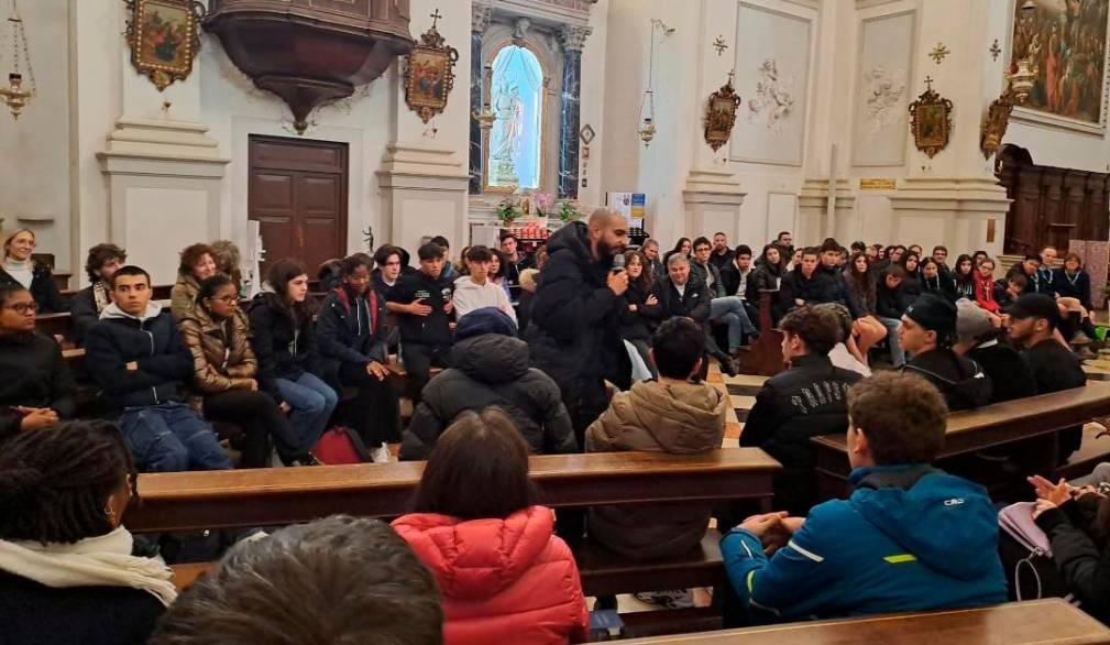 Momento dell’incontro tra i ragazzi di Kayros e i giovani di Istrana