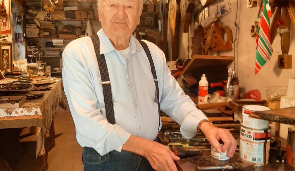 Paese: nella casa di Gianni Simon, l’orologiaio “maestro del tempo”