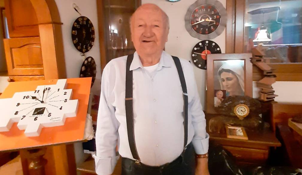 Paese: nella casa di Gianni Simon, l’orologiaio “maestro del tempo”