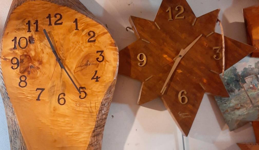 Paese: nella casa di Gianni Simon, l’orologiaio “maestro del tempo”