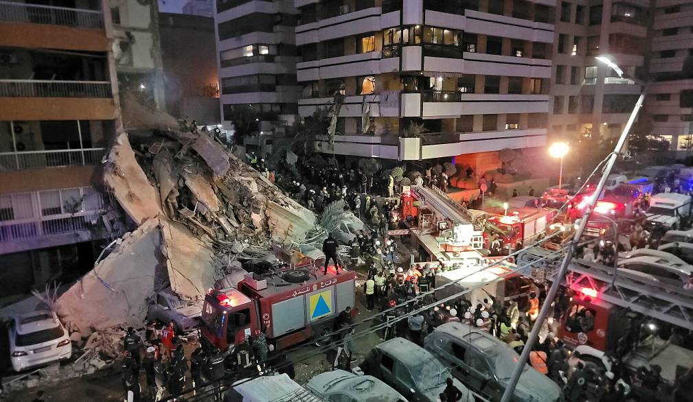 First responders and residents gather at the site of an Israeli airstrike in Beirut's Tallet al-Khayyat neighbourhood, on April 8, 2026. At least 112 people were killed and 837 more were wounded in Lebanon on April 8 after Israel launched a wave of strikes unprecedented in the current war, according to the latest Lebanese health ministry toll. (Photo by Fadel ITANI / AFP) /