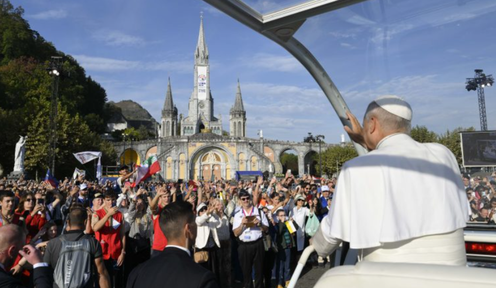 Il papa a Lourdes: le sue parole su malati e vittime di abusi
