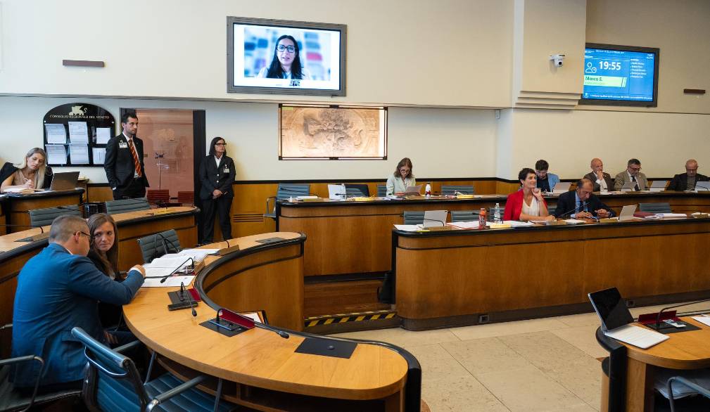 Il Veneto riconosce con una legge il caregiver familiare