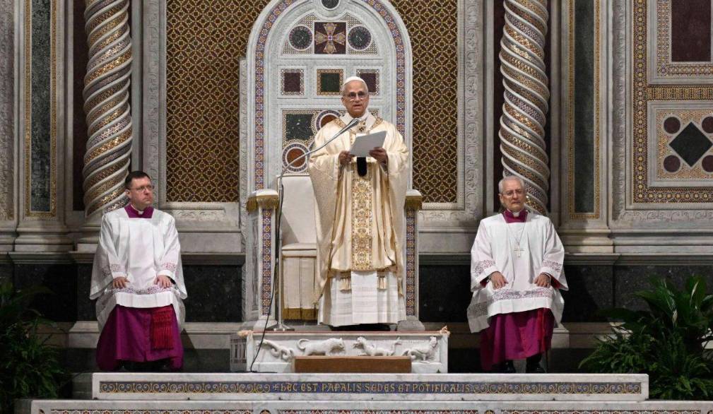 Messa in Coena Domini, papa Leone lava i piedi a dodici sacerdoti: “Gesù ci ama, e perciò ci perdona e ci purifica”