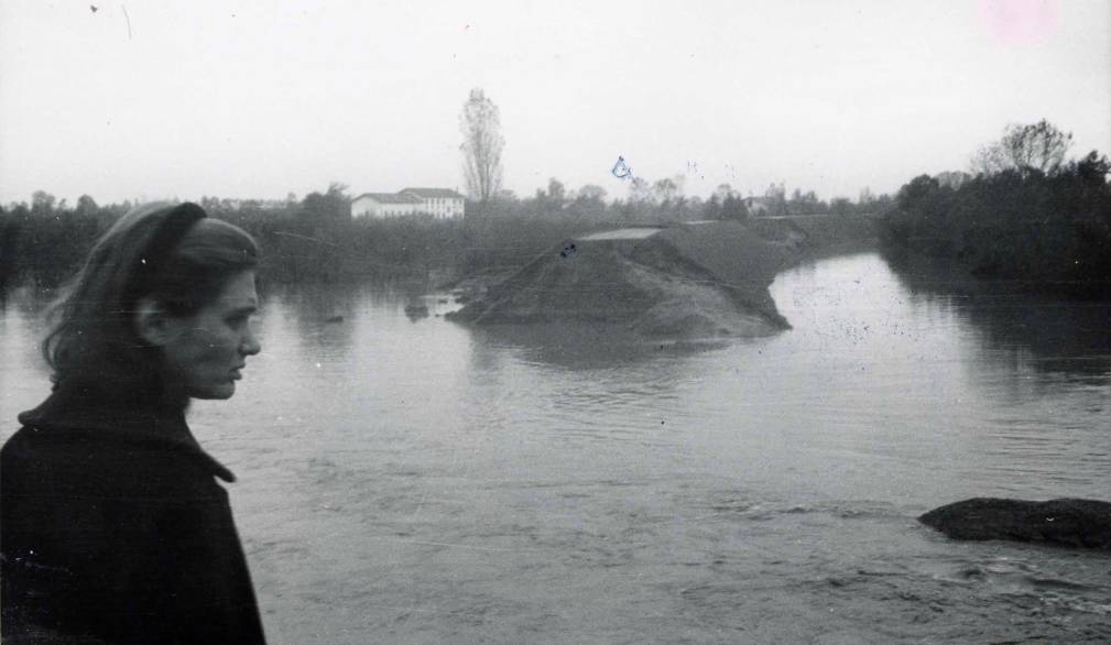 L’alluvione del Piave a Zenson: qui l’acqua fuoriuscita dagli argini, sotto il centro del paese. Archivio La vita del popolo