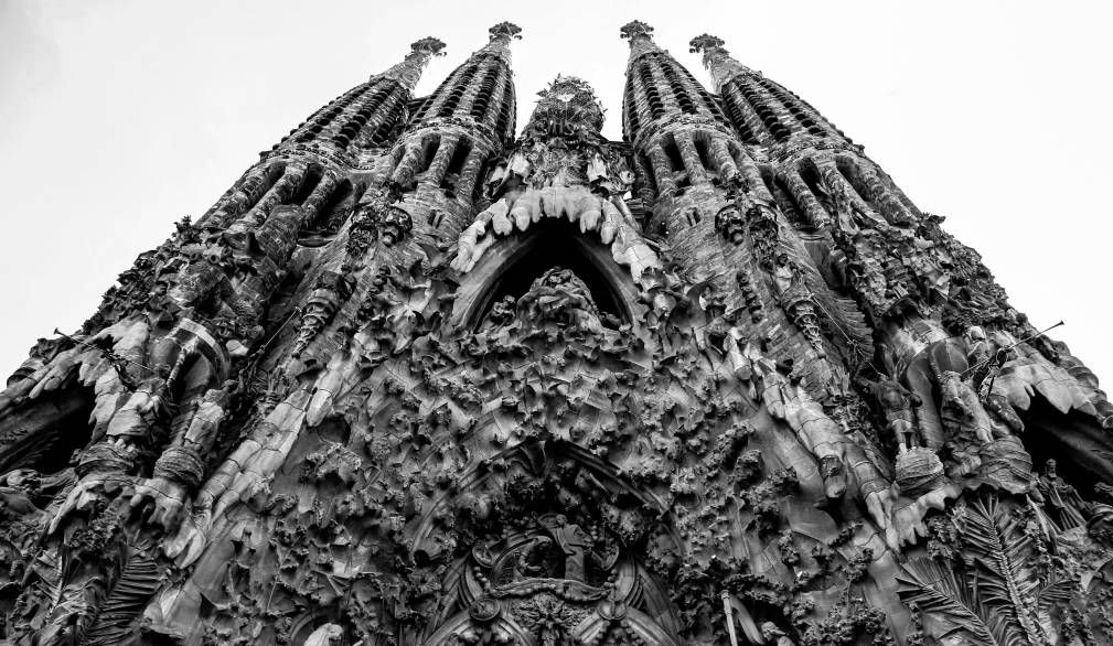 Foto dal basso della Sagrada Familia