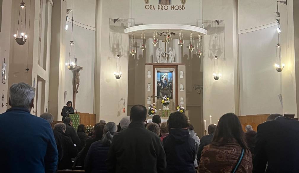 Preghiere per un mondo gravato da 65 conflitti, a S. Maria della Vittoria il rosario dell’Ac