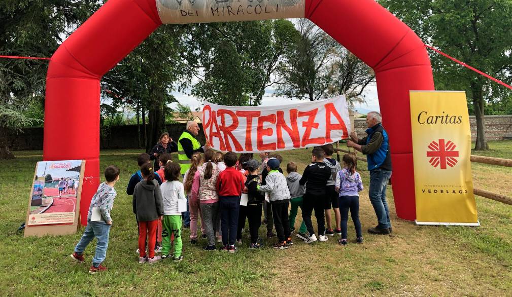 Otto scuole e quasi 1.400 ragazzi e ragazze impegnati per il Mali.Una corsa miracolosa