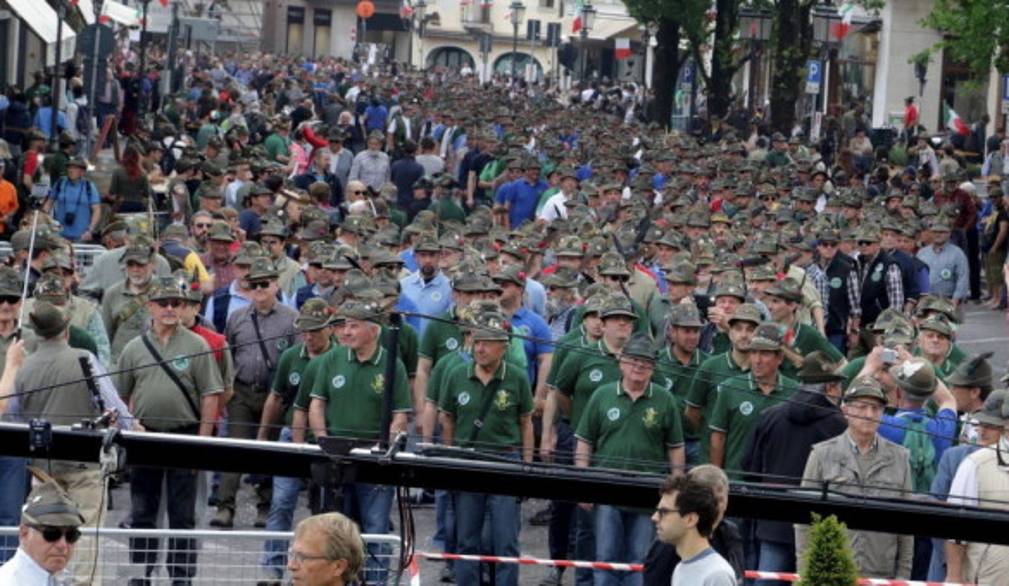Adunata, pacifica invasione a Treviso. Stazioni prese d'assalto. GUARDA LE FOTO PIU' BELLE!