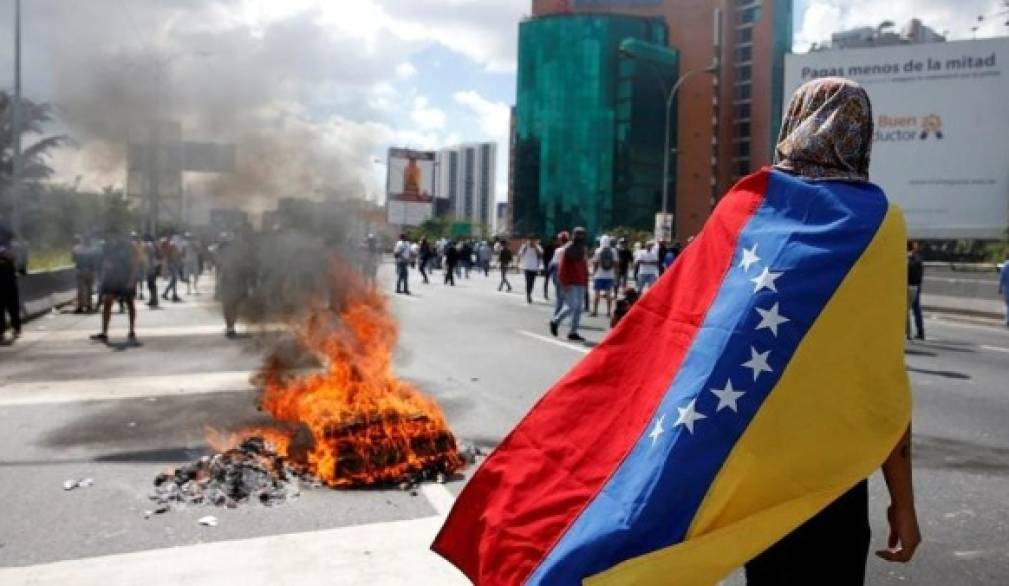 Venezuela, Costituente illegittima. E pochi argini a Maduro da opposizione e istituzioni internazionali