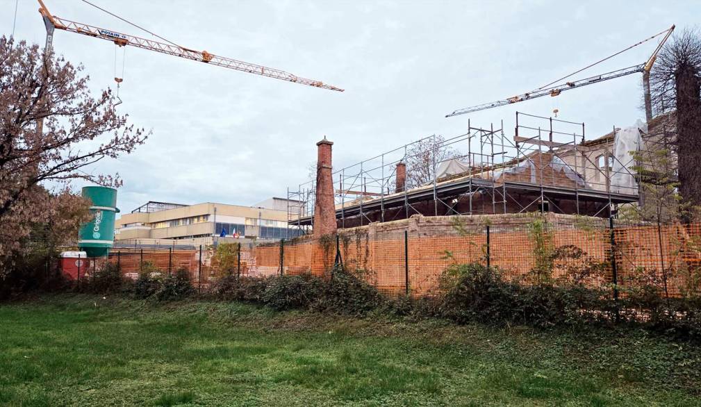 Il cantiere all’ex polveriera in viale Europa che dovrebbe diventare un centro polifunzionale