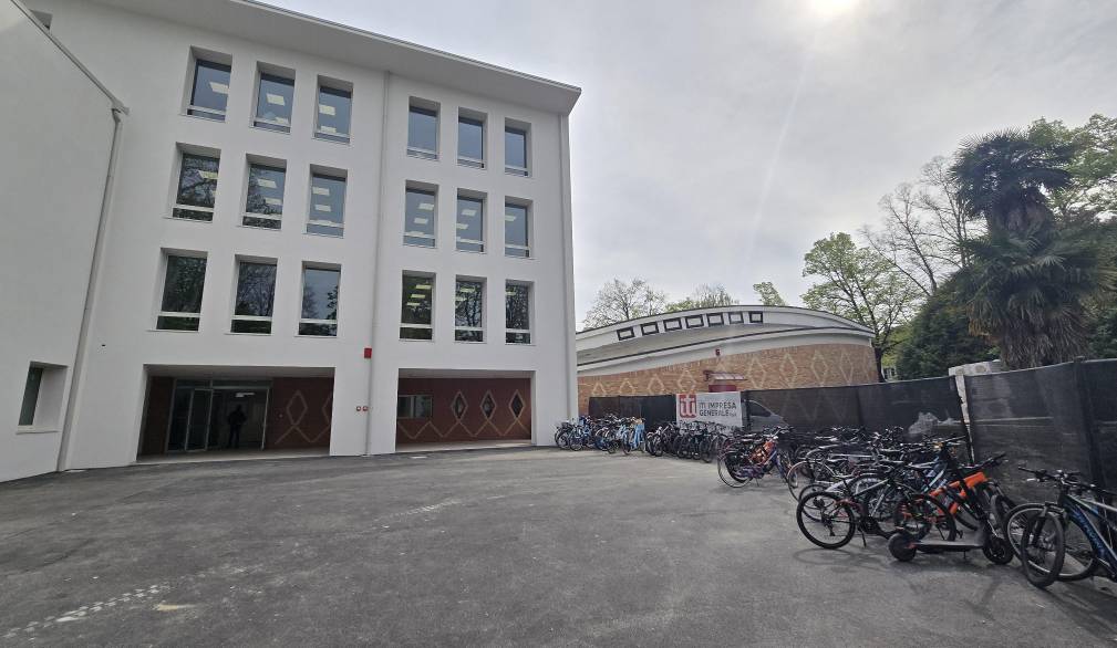 Scuole Stefanini: suonata la prima campanella nella sede rinnovata