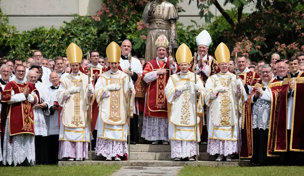 Fraternità San Pio X: scomunicati il vescovo de Galarreta e i quattro sacerdoti consacrati vescovi senza mandato pontificio