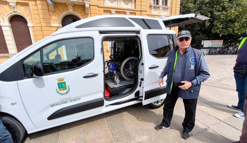 Coordinamento volontariato Tv sud: consegnato dal Comune di Mogliano furgoncino per il trasporto di persone con disabilità