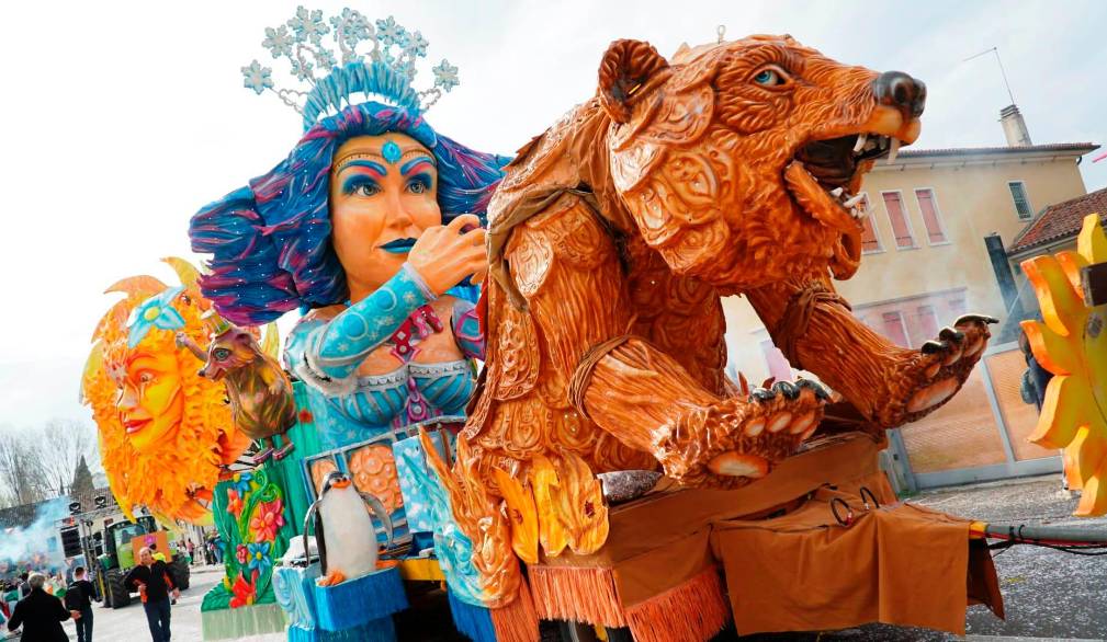 Fine settimana di festa per il Carnevale con le sfilate dei carri