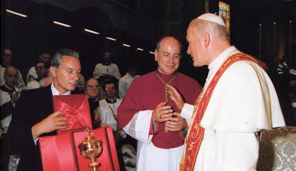 Gugel, a sinistra, con il vescovo di Vittorio Veneto Eugenio Ravignani e papa Giovanni Paolo II