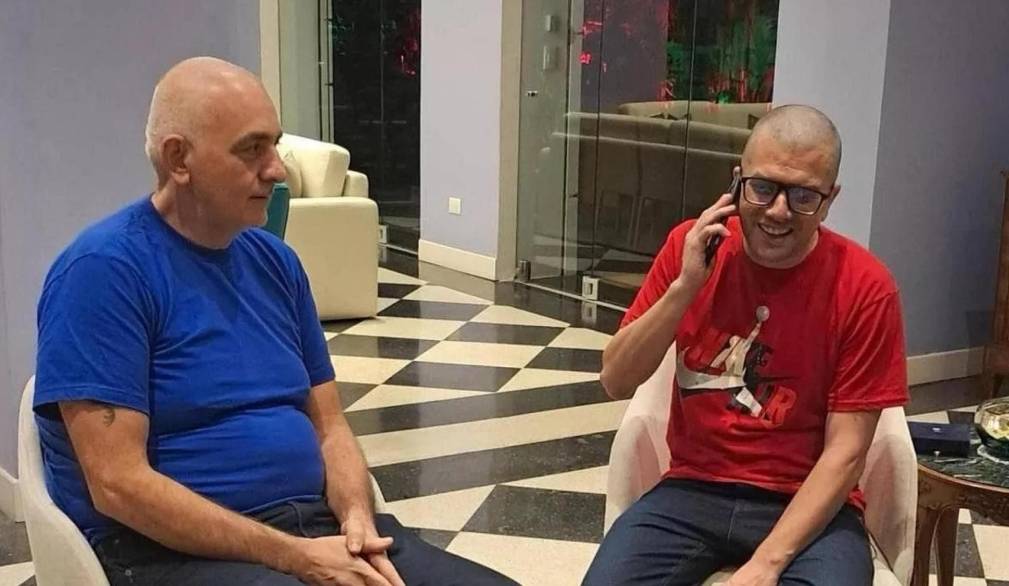 Alberto Trentini e Mario Burlò fotografati nella residenza dell'ambasciatore a Caracas Giovanni Umberto De Vito