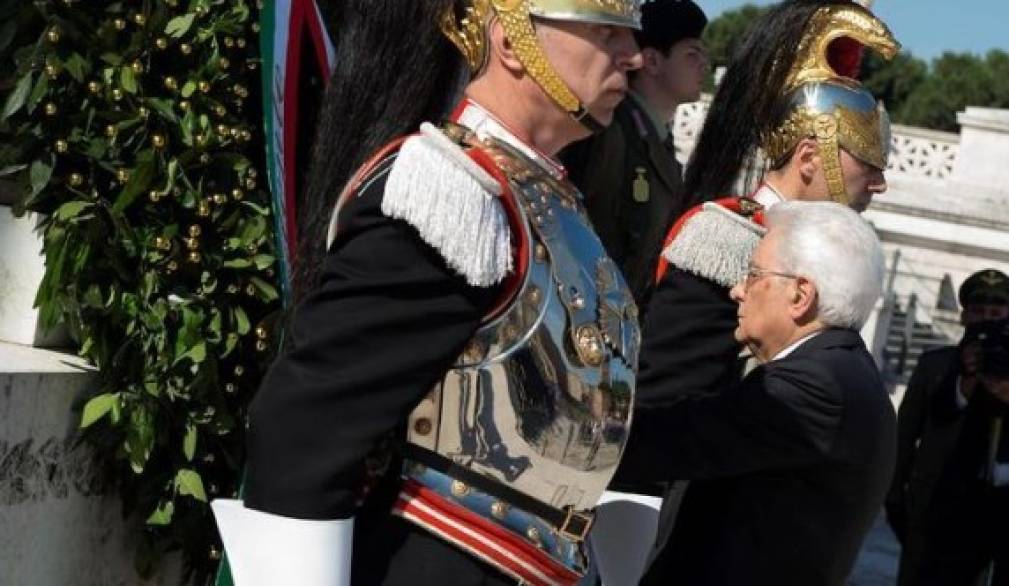 Festa della Repubblica: Mattarella e Renzi all'altare della Patria