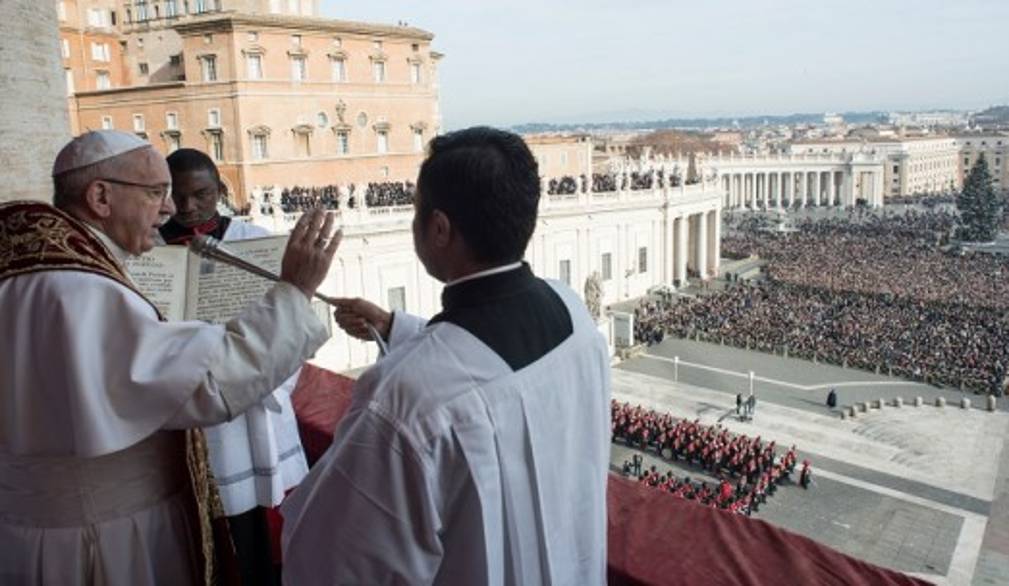 Papa: Natale porti la pace di Gesù ai Paesi in guerra e a chi soffre per terrorismo e violenze