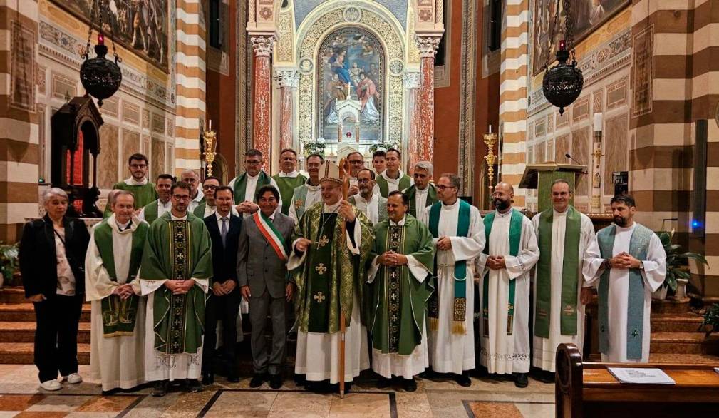Arcade., l’ingresso di don Claudio Sartor, accompagnato dal Vescovo: “Vengo per servire”