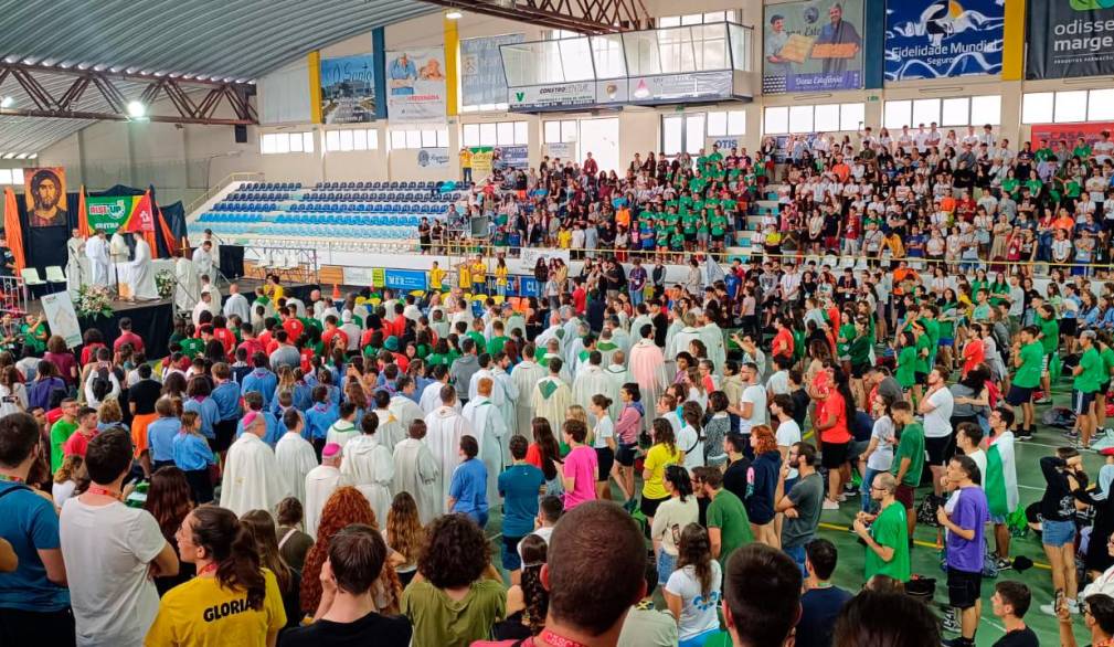 Messa con i giovani trevigiani a Sintra (foto La Vita del popolo)