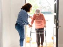 Caregiver a tasche vuote