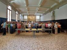 Docenti Irc davanti alla torta preparata per festeggiare i quarant’anni