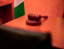 Aula di tribunale. Foto da pexels.com