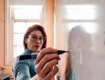 Prendersi cura di chi insegna per migliorare la scuola