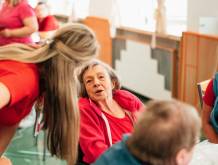 Prendersi cura di chi è fragile: le tutele per i caregiver familiari