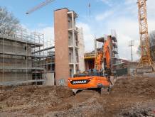 Immagini del cantiere delle scuole medie di viale Terza Armata allo stato attuale. Scatti di Fotofilm