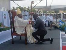 Incontro tra il vescovo Osòrio e il sindaco della città di Quelimane (Manuel de Arujo) in occasione della consacrazione episcopale