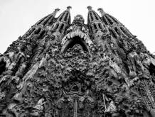 Foto dal basso della Sagrada Familia