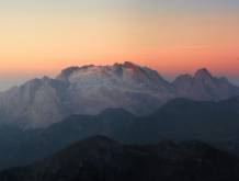 La Marmolada arretra, aumentano i crolli e l’acqua scarseggia