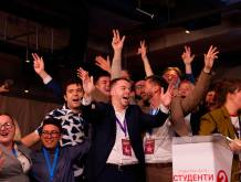Serbia: crolla Vucic, vincono gli studenti