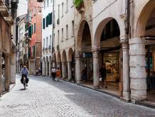 Società sempre più vecchia: lo dice l’Istat