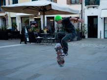 Giovani in centro: il progetto di Volontarinsieme che coinvolge ragazzi e famiglie