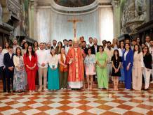 Cresima per 39 giovani e adulti, che il Vescovo ha invitato a vivere la Chiesa