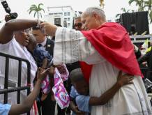 Papa in Guinea Equatoriale: “questa economia uccide”