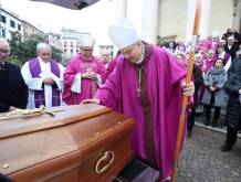 Funerale di mons. Lucio Bonora: “Sacerdote radicato nell’incontro con Cristo”