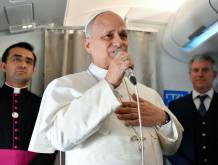 Leone XIV: conferenza stampa aereo, “non sono un politico, parlo di Vangelo”, “ai leader del mondo dico: basta guerre”