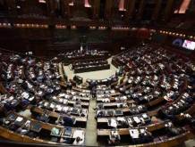 Maternità surrogata: la Camera approva la legge sul reato universale