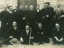 A sinistra: gruppo di pubblicisti trevigiani. Giuseppe Corazzin è il secondo da sinistra