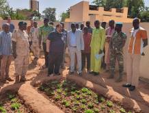 Inaugurazione del progetto Caritas in Mali, il 6 febbraio 2020. Ahmadou Tounkara è in completo grigio