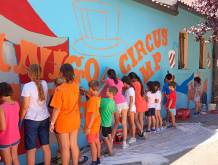 Zianigo, il paese colorato dal murale dei bambini